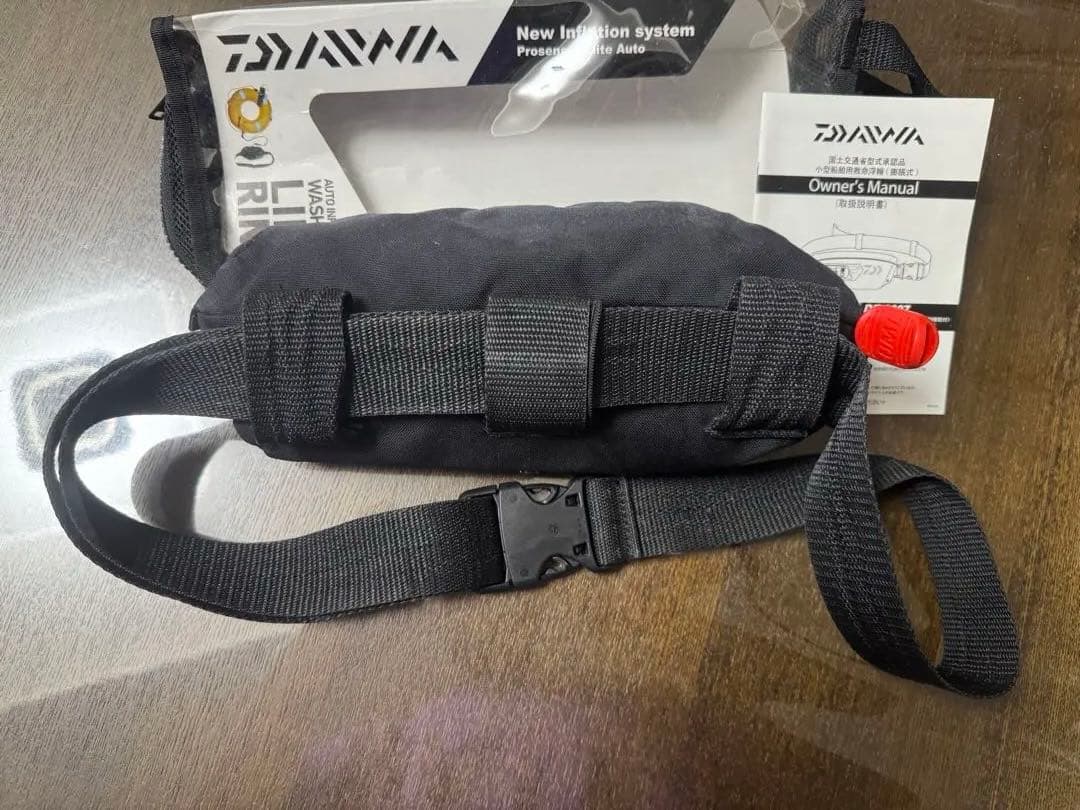 ダイワ 自動膨張式ライフリング ブラック