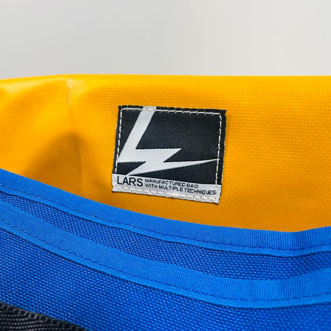 【美品!】LARSラーズ メッセンジャーバッグLIFESTYLEMSSNGR 青