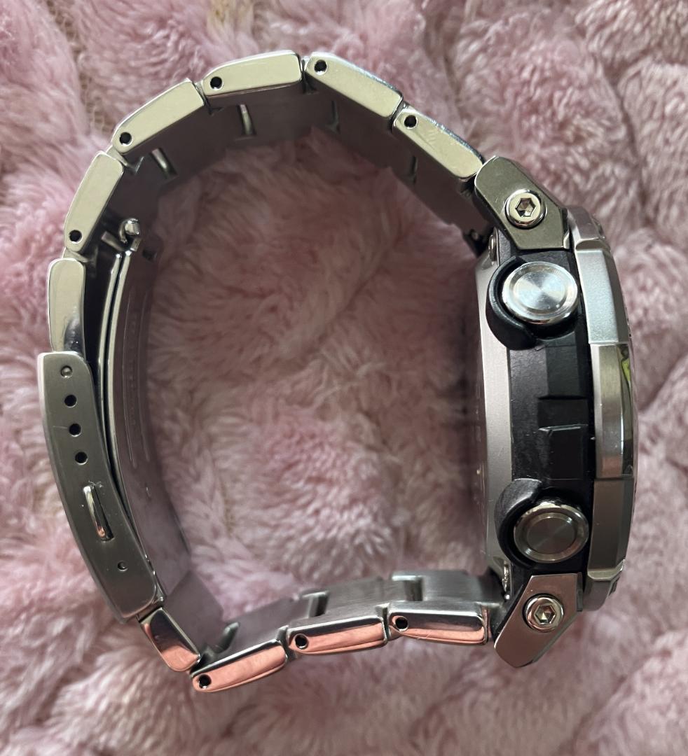 カシオG-SHOCK 　GST-B200