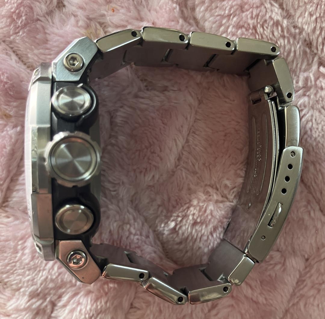 カシオG-SHOCK 　GST-B200