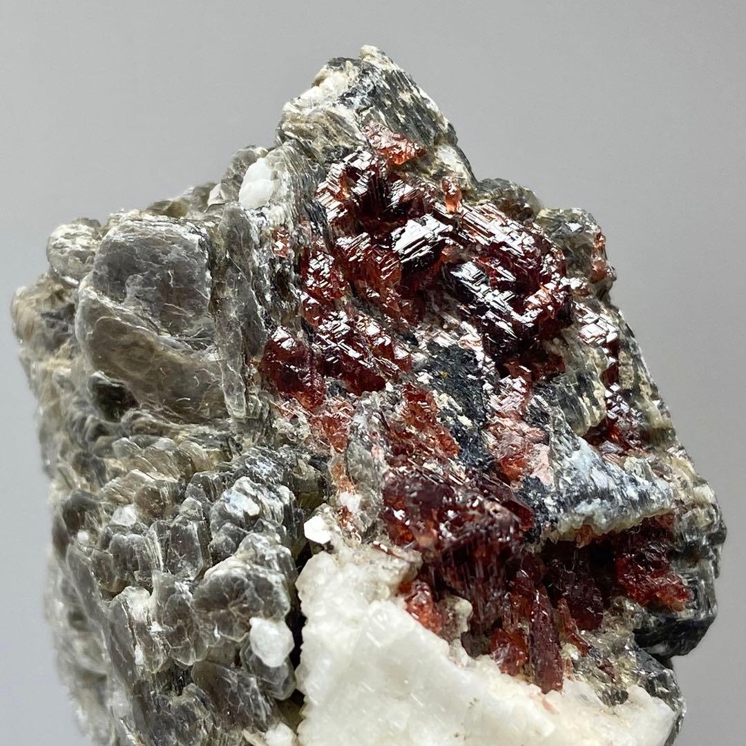 ガーネット　マイカ　アルバイト　ショール　鉱物標本　原石　天然石　ストーン