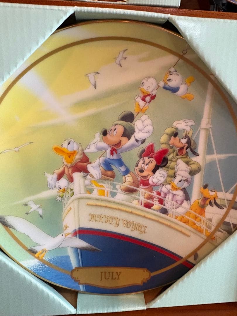 ディズニーマンスリープレート　皿　飾り皿　装飾
