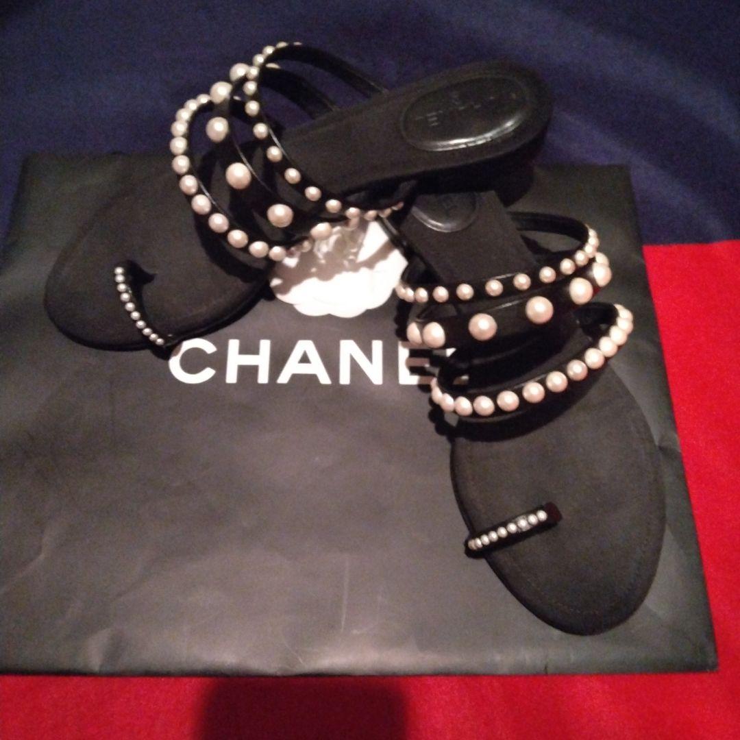 パール装飾シャネルサンダル 黒