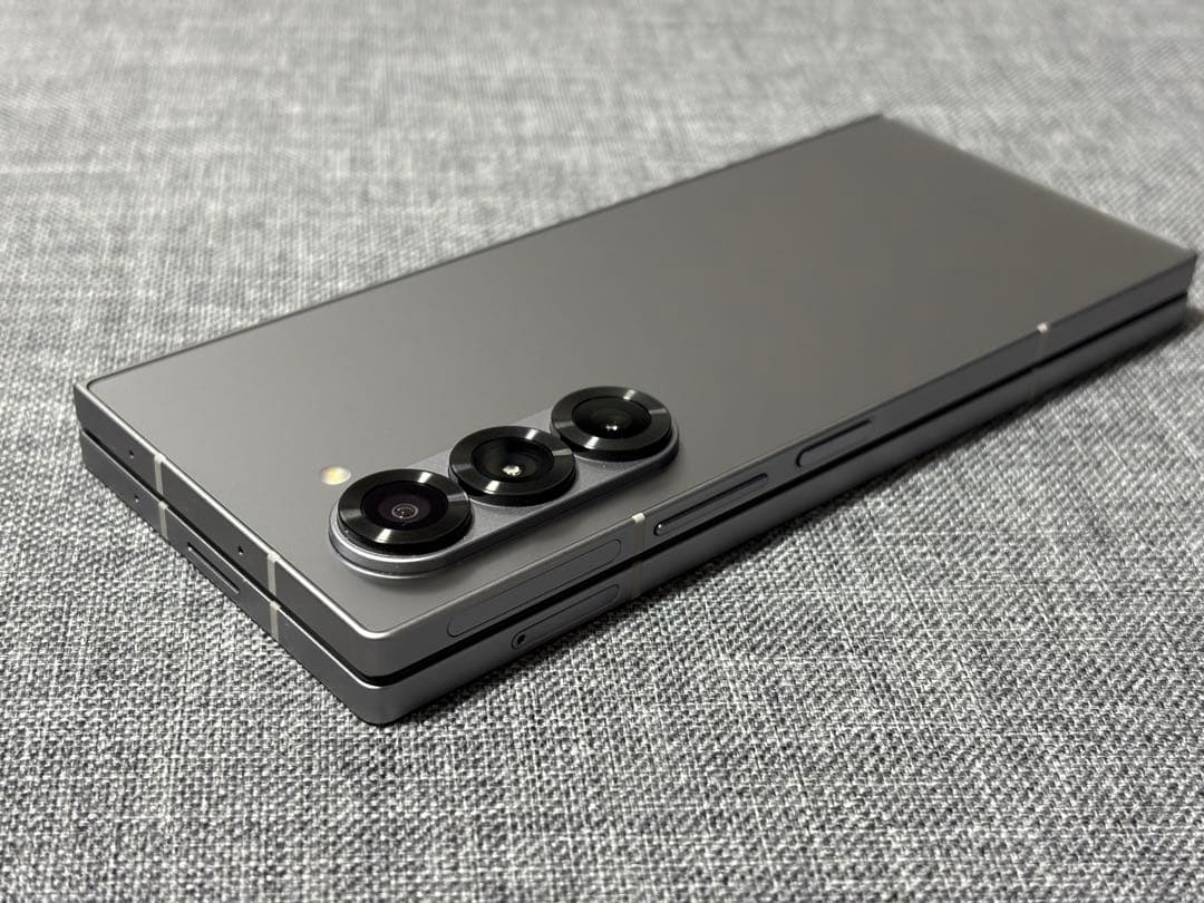 Galaxy Z Fold 6 国内版SIMフリー (純正ケース付き)