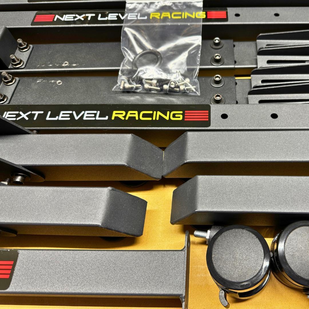 Next Level Racing トリプルモニタースタンド
