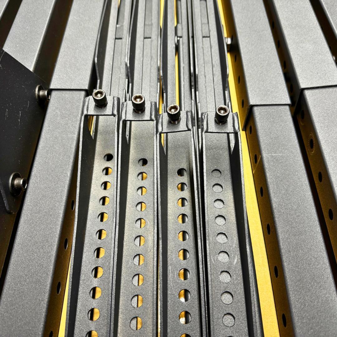 Next Level Racing トリプルモニタースタンド