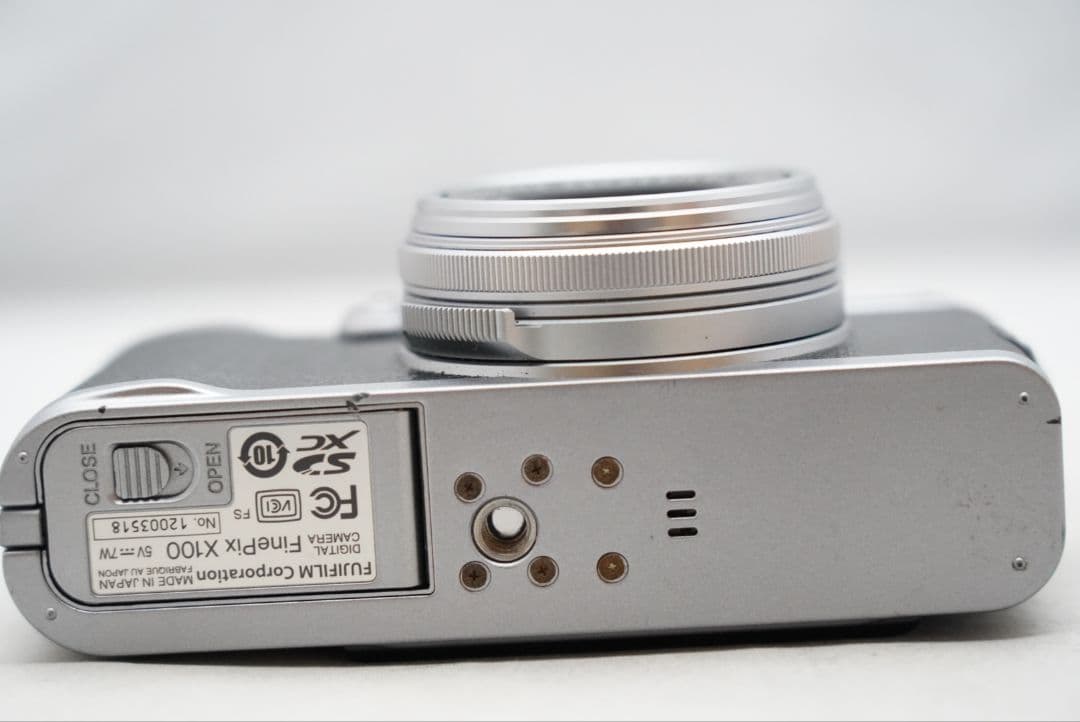 フジフィルム ファインピクス X100 23㎜ F=1:2 ASPH