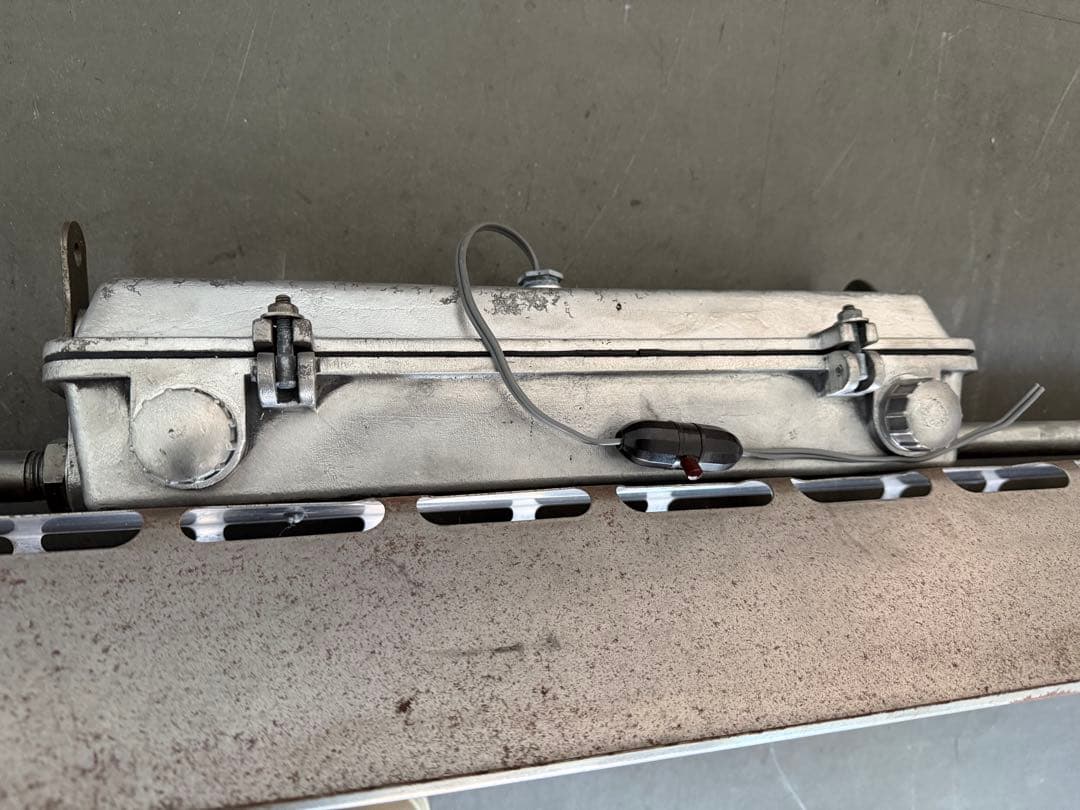 処分値下げチューブランプ　インダストリアル　照明　ヴィンテージ　アンティーク