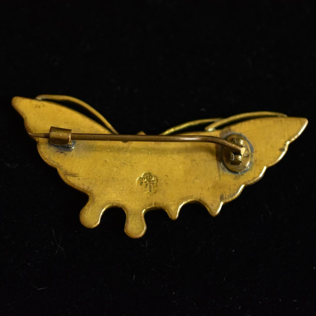 日本のアンティーク 江戸後期～明治期 金銀象嵌細工 蝶々のブローチ 在銘
