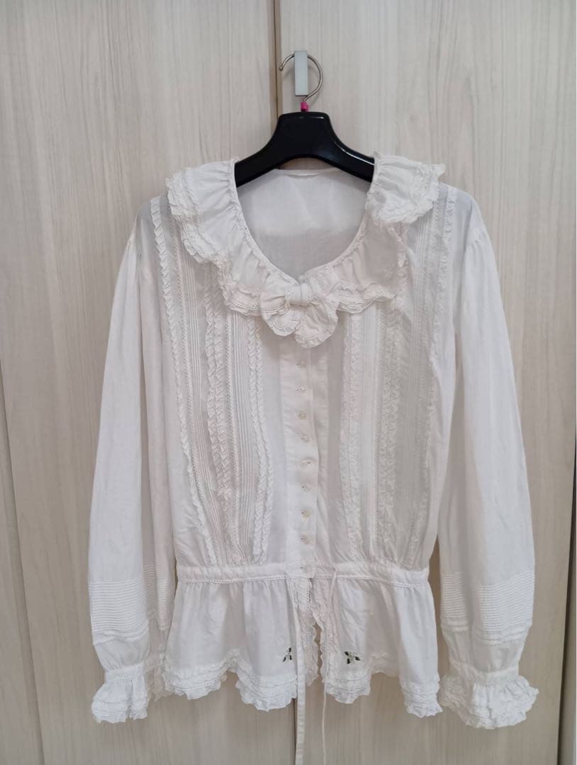 ピンクハウス リボンフリル付きホワイト長袖ブラウス　PINK HOUSE