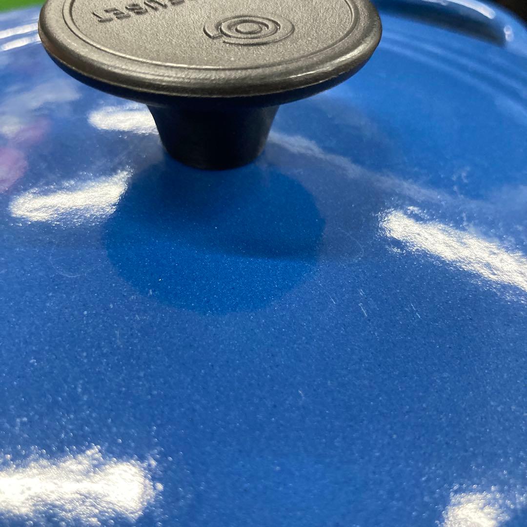 ル・クルーゼ　シグニチャー ココット・ロンド 22cm 青色