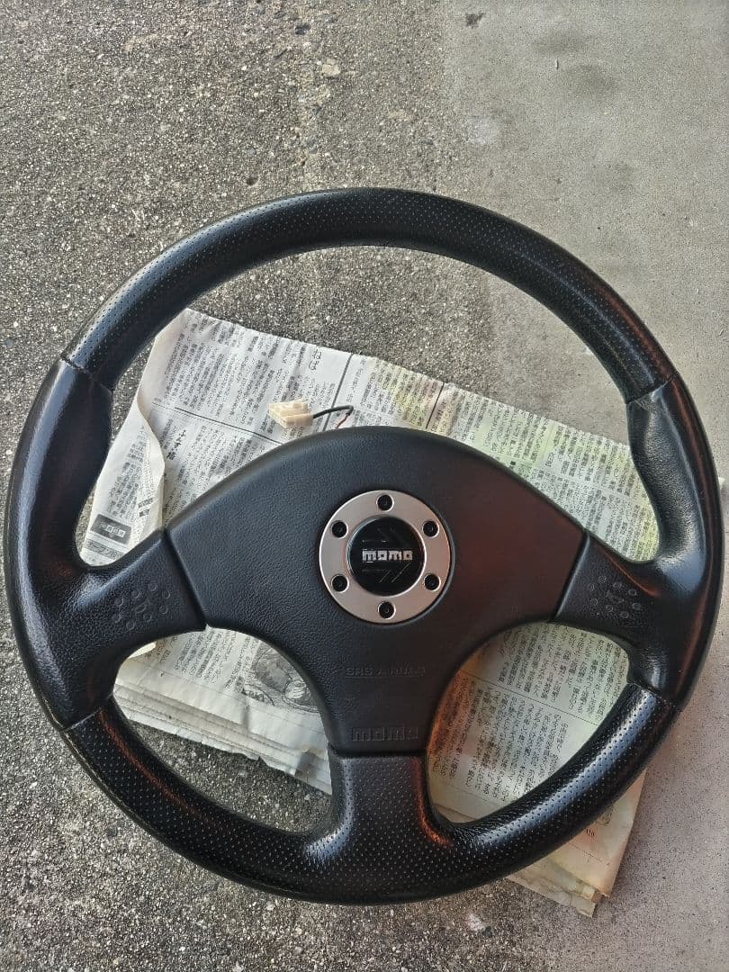 MOMO ステアリング L700ミラにて使用