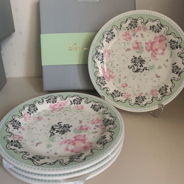 コンプリート♪新品未使用　ラデュレ×ジアン限定品　ポンパドゥール夫人