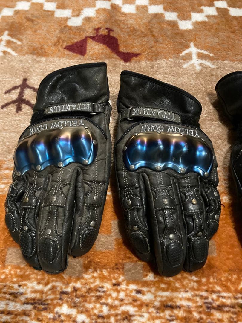 YELLOW CORN（イエローコーン）バイクグローブ 冬用と3シーズン用の2つ