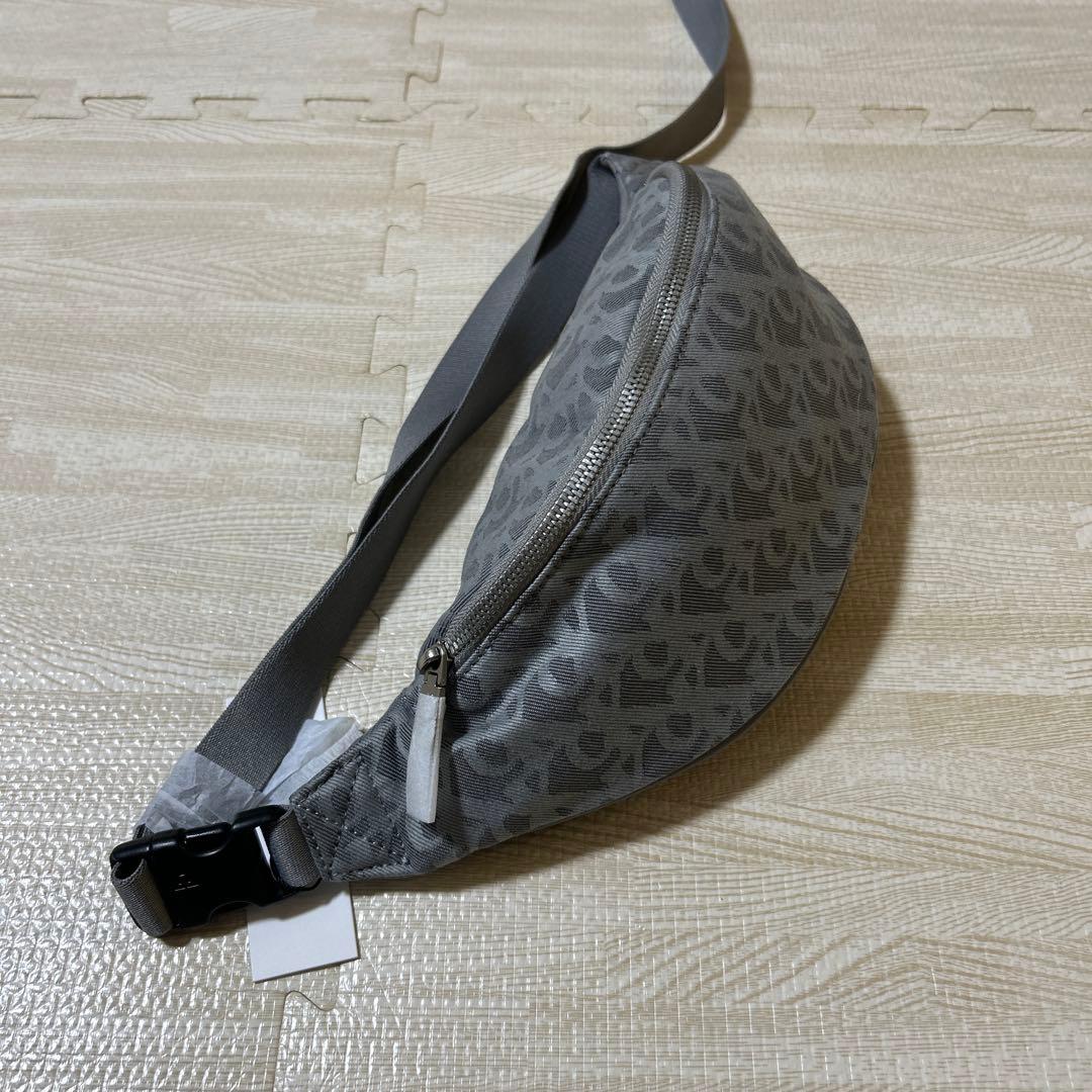 （新品未使用・海外モデル）カルバンクライン　ウエストバッグ　ボディバッグ　グレー