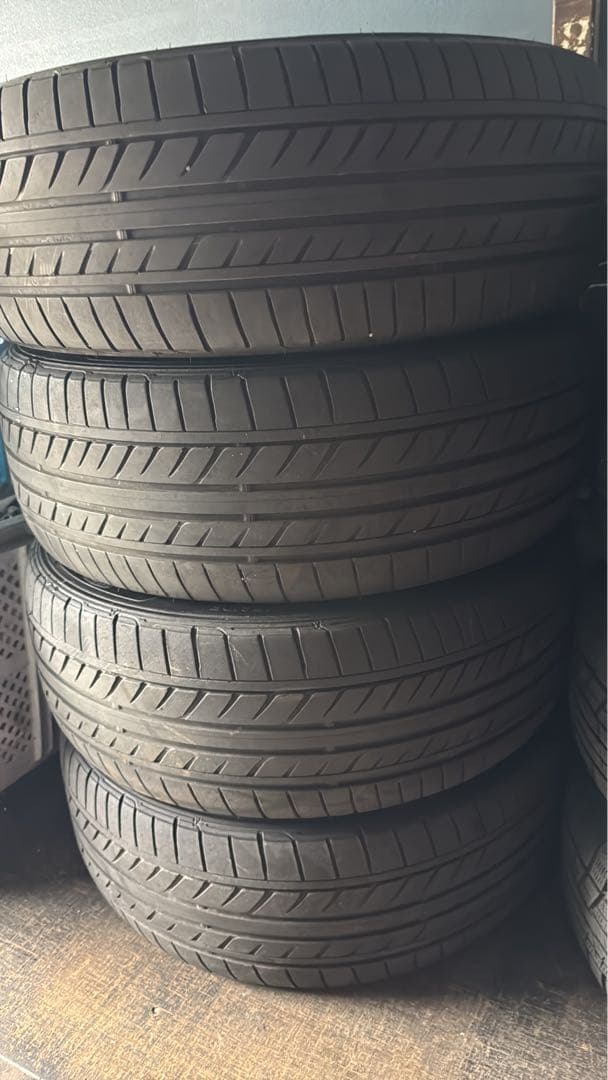 18インチ アルミホイールとタイヤセット