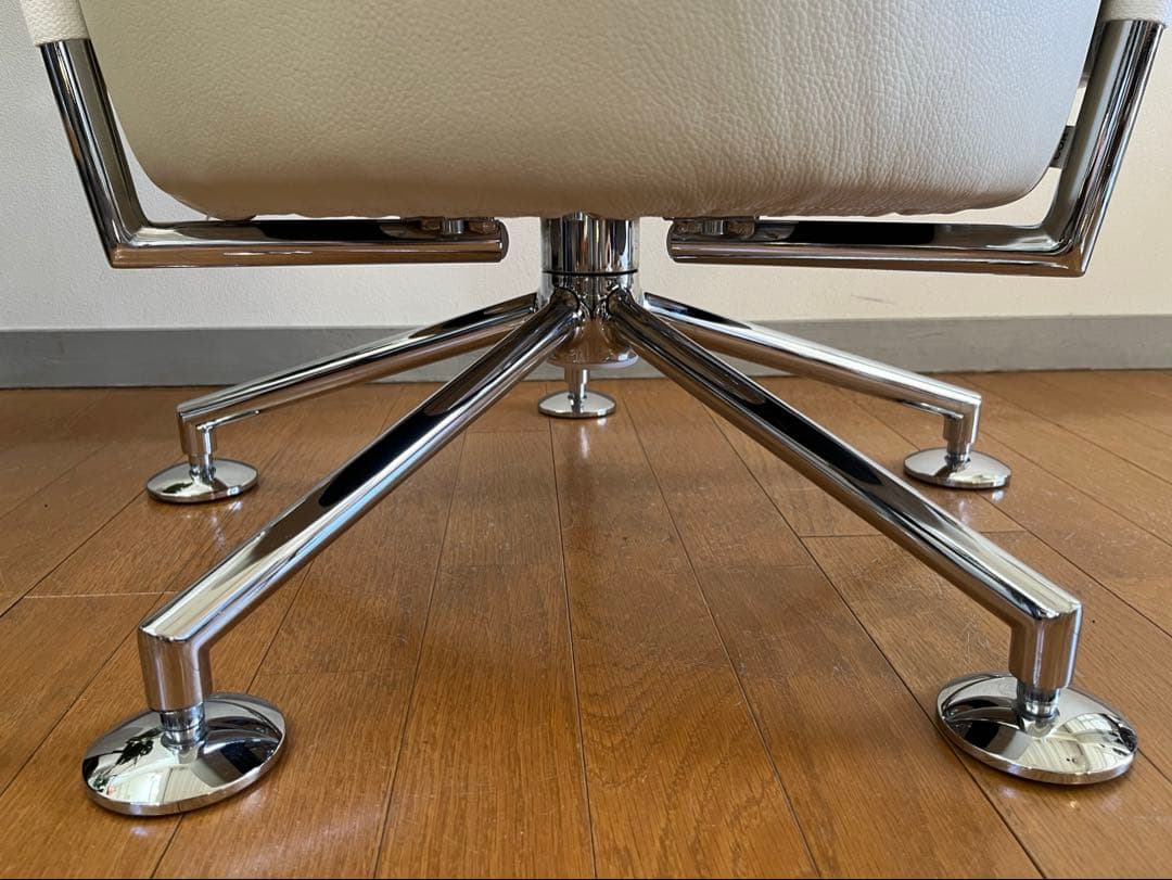 ドイツ　COR コア　サーコ　ラウンジチェア② 本革　モダン　39万〜　美品