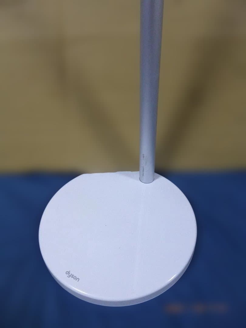 年末の大掃除に　充電スタンド付属　ダイソンSV18　目立つキズ無し　エコ51分