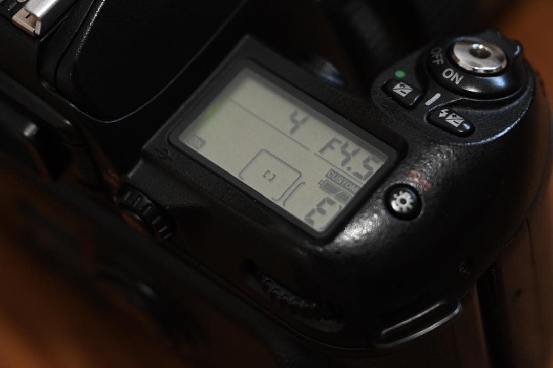 【超美品】フィルムカメラの完成型。Nikon F80S＋標準レンズ+付属品