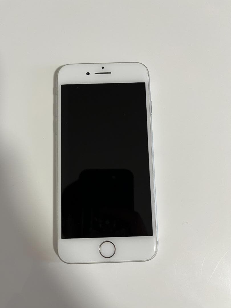 iPhone 8 64GB SIMフリー 動作確認済み（SIM部分に破損あり）