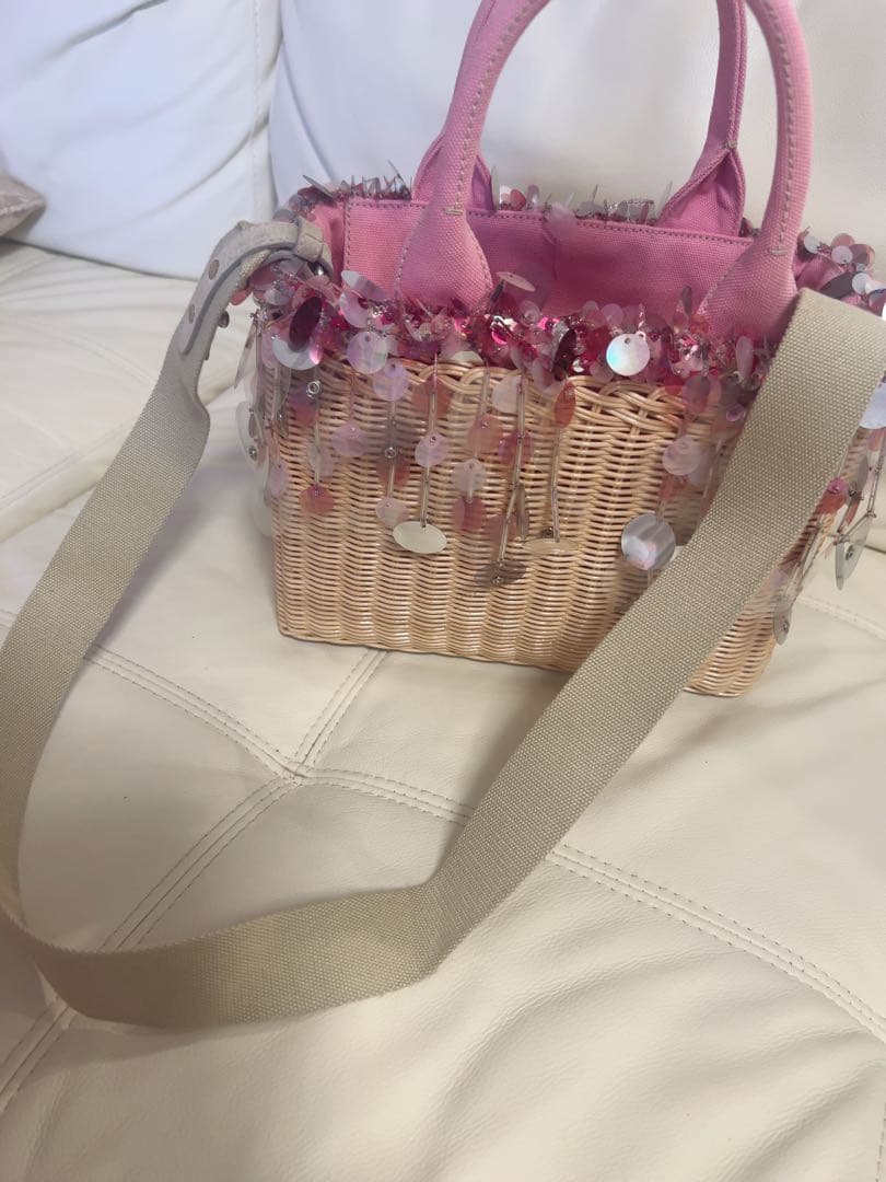PRADAビーズ装飾ピンクかごバッグ