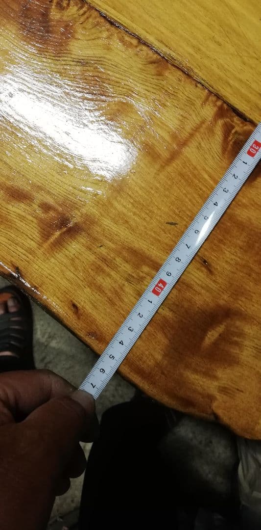 126 黄金色に輝く　テーブル