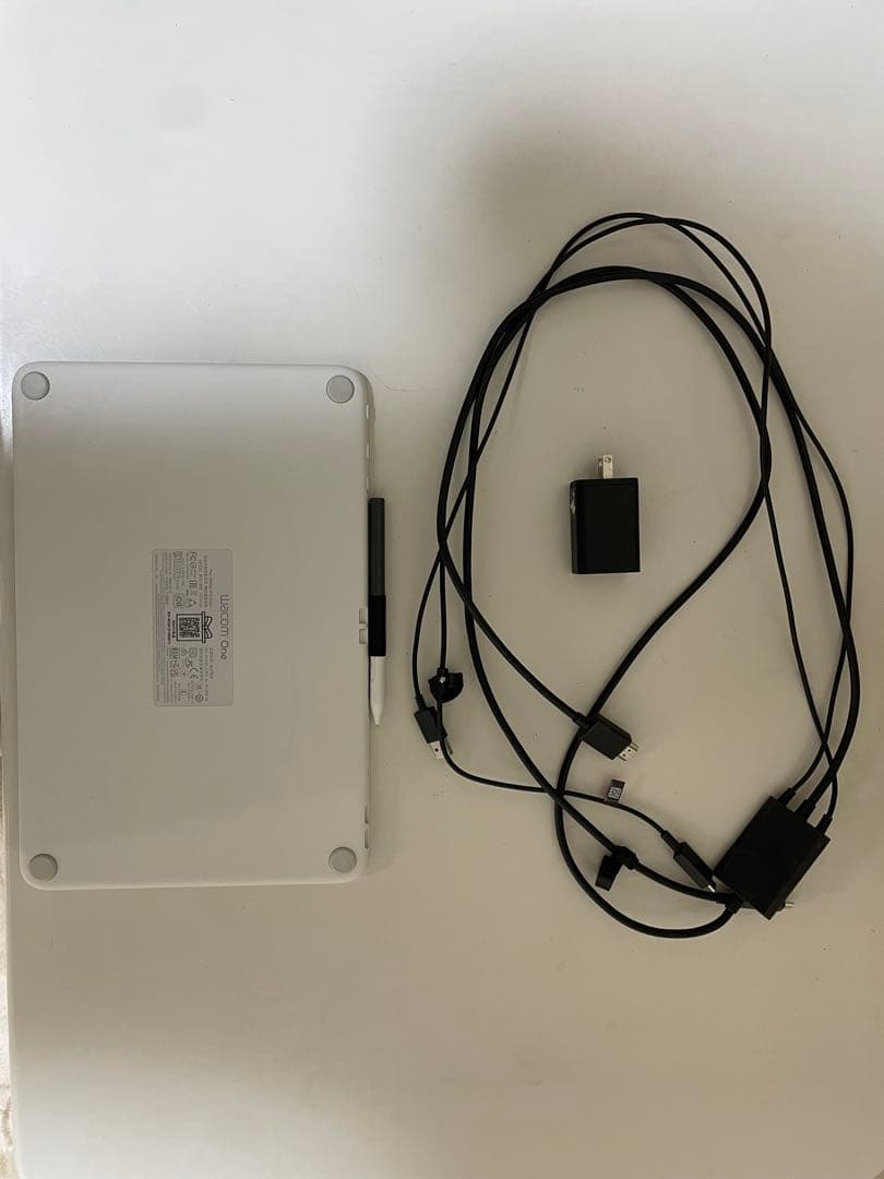 Wacom One 13 touch ペンタブレット本体　周辺機器　DTH134