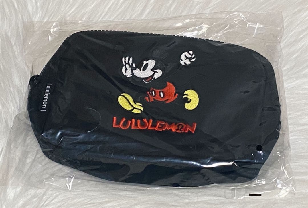 新品☆ディズニー×ルルレモン ベルトバッグ 1L ミッキー ウエストポーチ