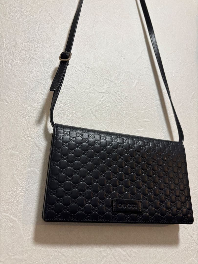 GUCCI ブラック レザー ウォレットバッグ（男女共用）