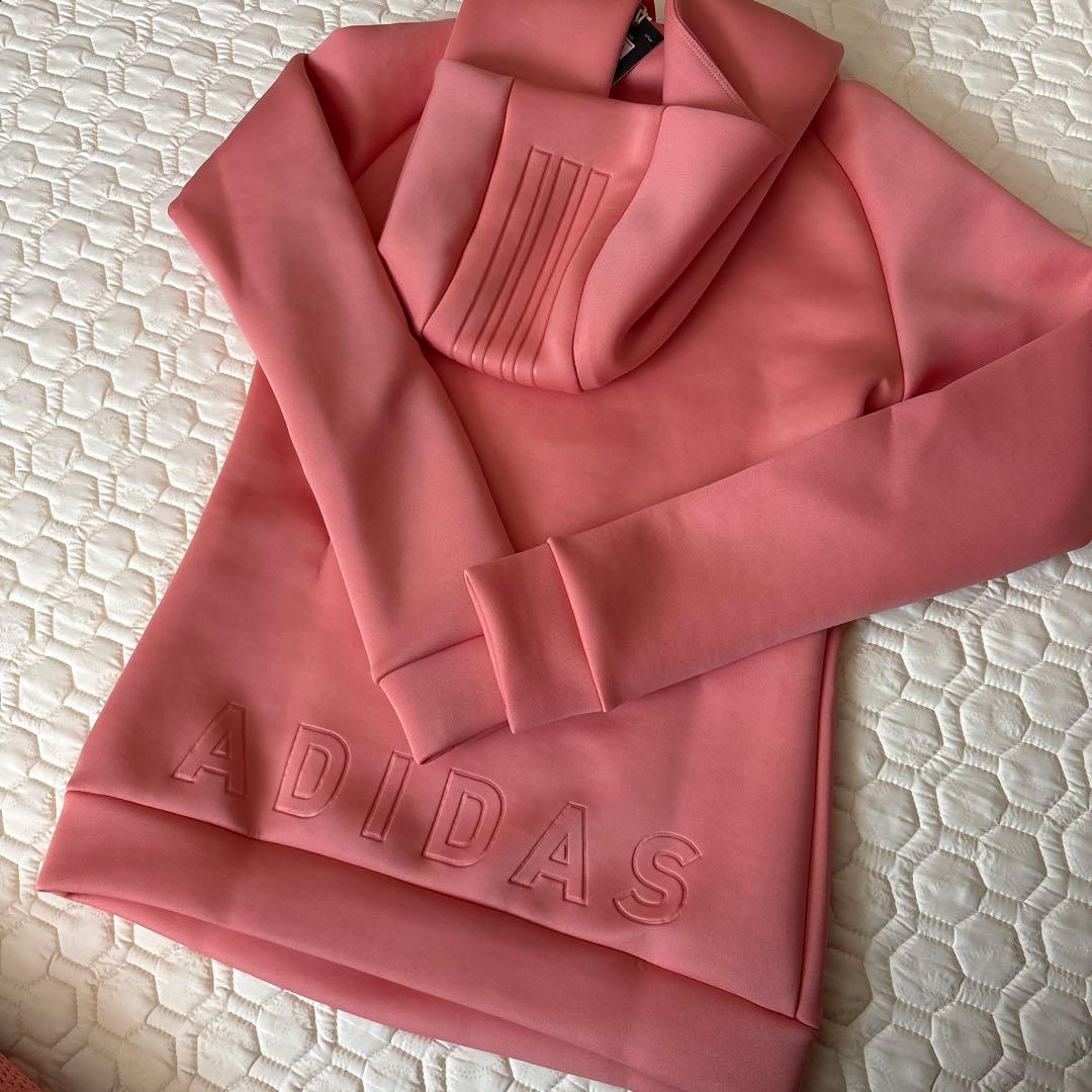 新品定価33000円　アディダスゴルフ　ダンボールニットパーカー&スカート