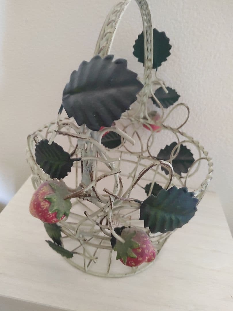 イタリアアンティーク　いちごのアイアンバスケット