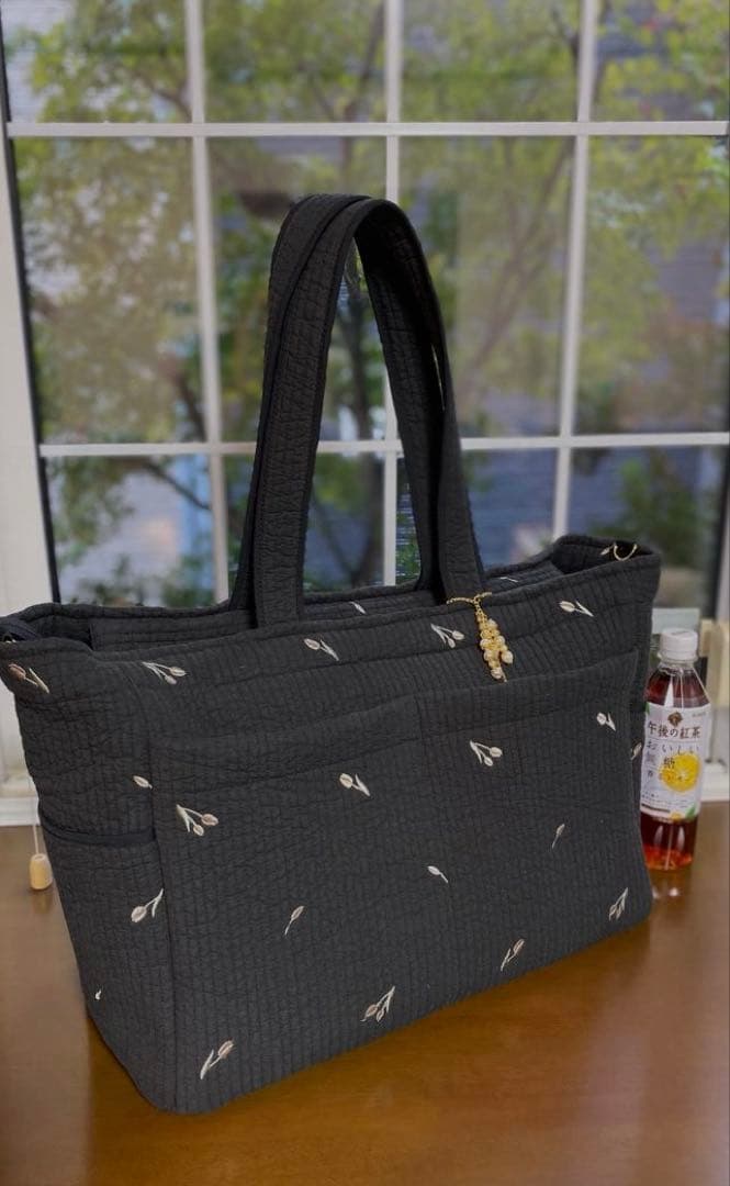 Ｂ.ブラック×いちご＆チューリップ大きめサイズ　ポケットいっぱいマザーズバッグ