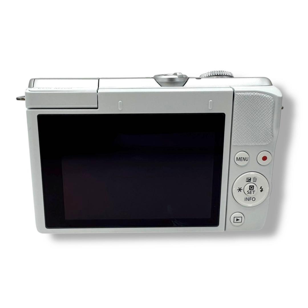 ほぼ未使用 CANON キヤノンEOS M200 レンズキット ホワイト