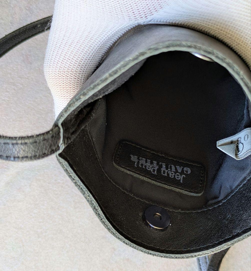 ゴルチエ　レザーサコッシュ　黒バッグ