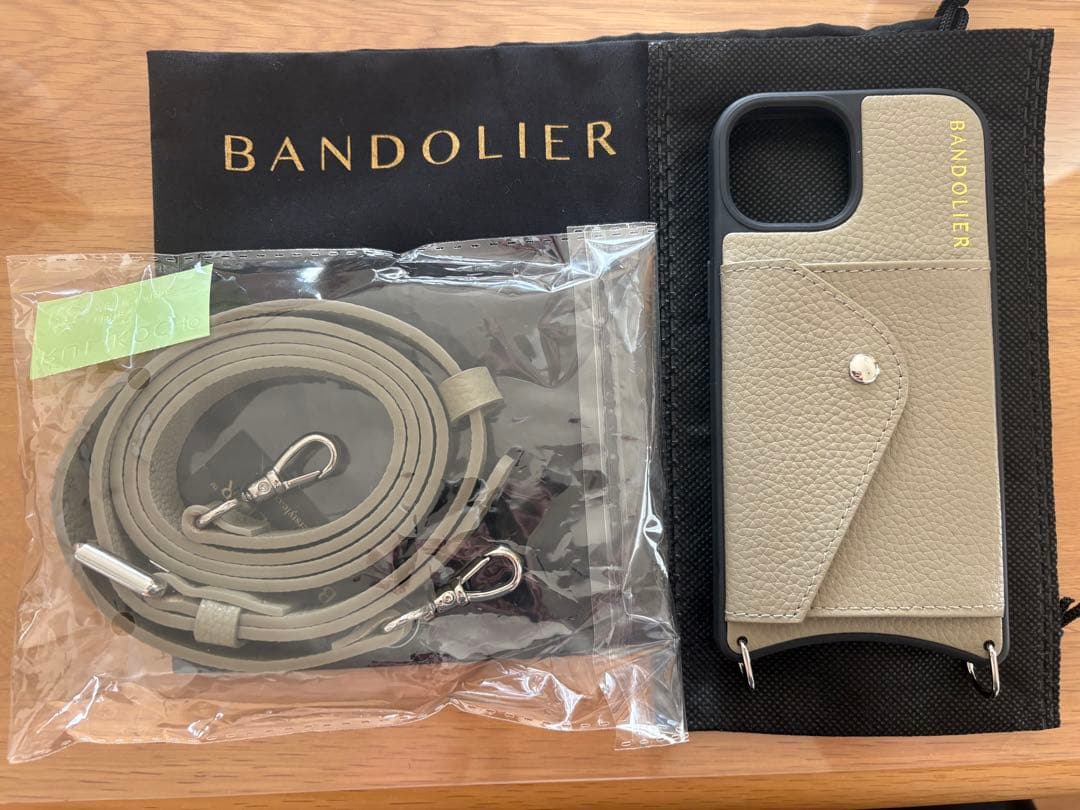 【新品未使用】BANDOLIER バンドリヤー iPhone15 ケース
