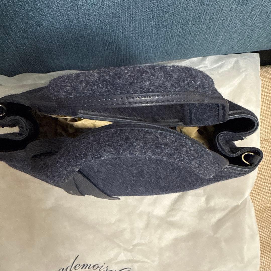 【新品・未使用】マドモアゼルノンノン　イタリア製秋冬ツーウェイバッグ　ネイビー