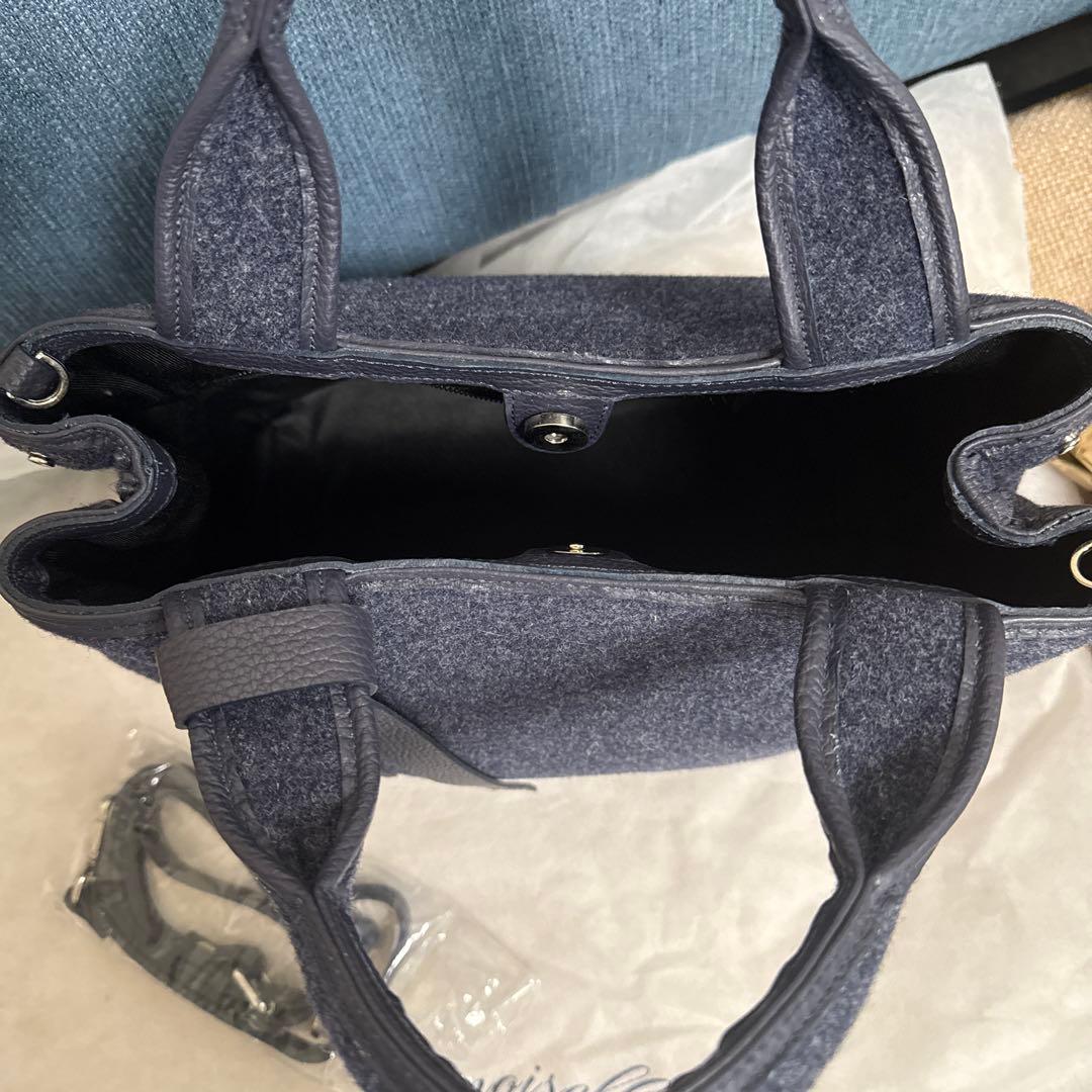 【新品・未使用】マドモアゼルノンノン　イタリア製秋冬ツーウェイバッグ　ネイビー