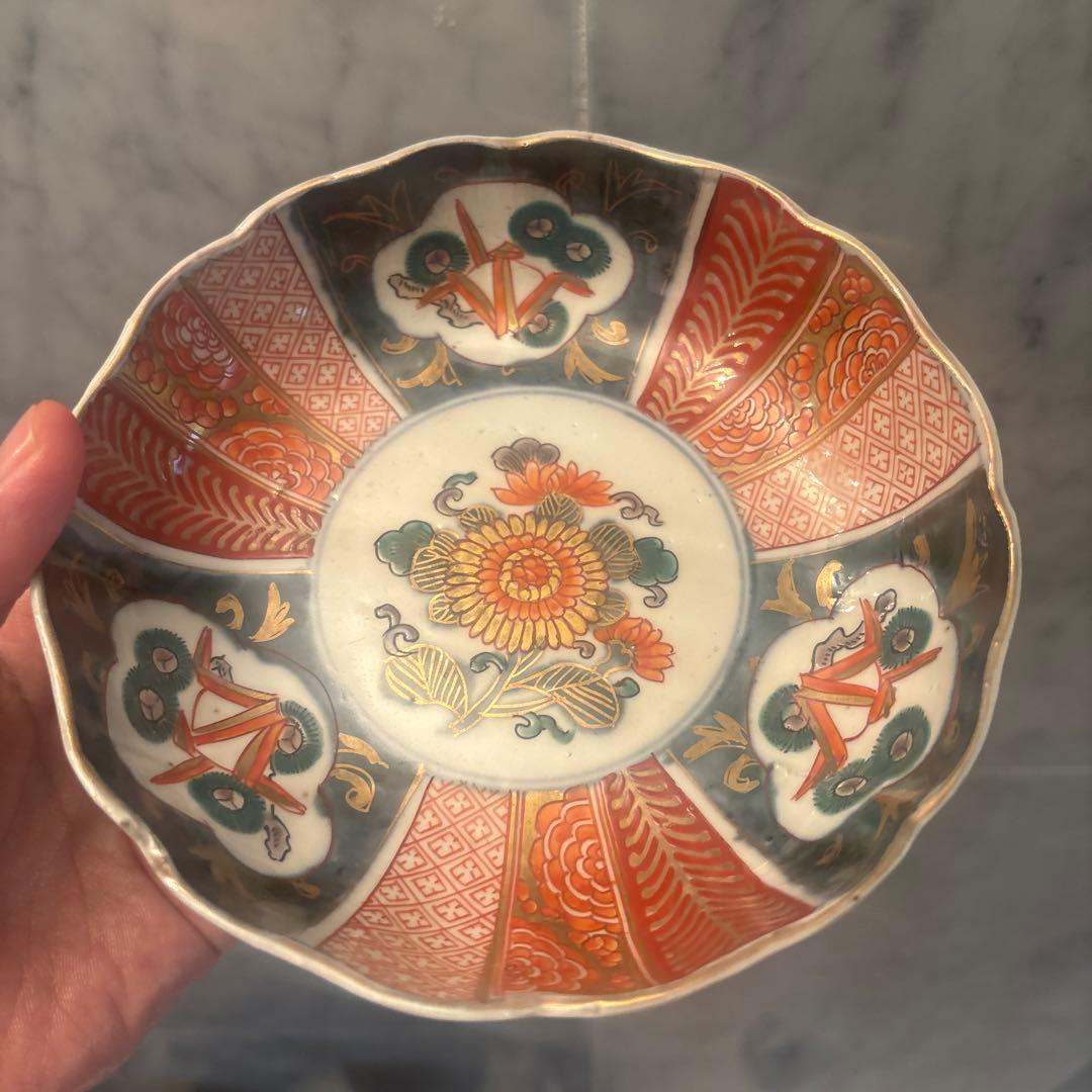 江戸後期　手描きのお花や松、幾何学模様が秀逸で金彩も美しい豪華絢爛な古伊万里