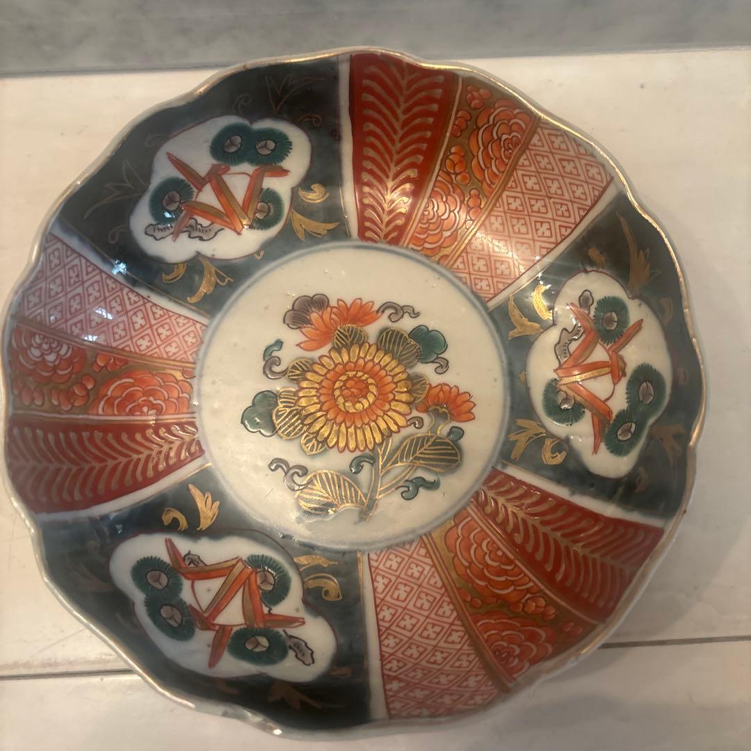 江戸後期　手描きのお花や松、幾何学模様が秀逸で金彩も美しい豪華絢爛な古伊万里