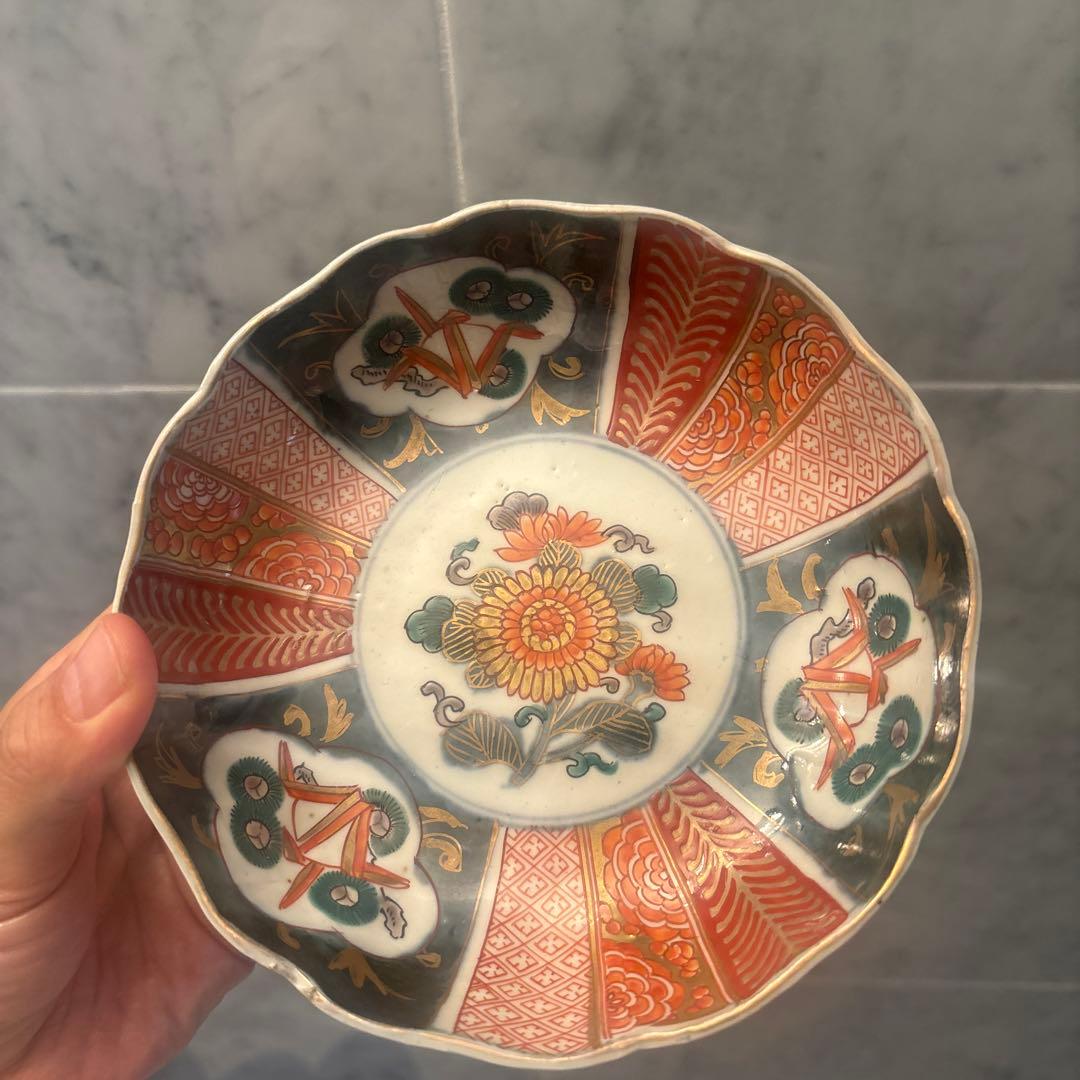 江戸後期　手描きのお花や松、幾何学模様が秀逸で金彩も美しい豪華絢爛な古伊万里