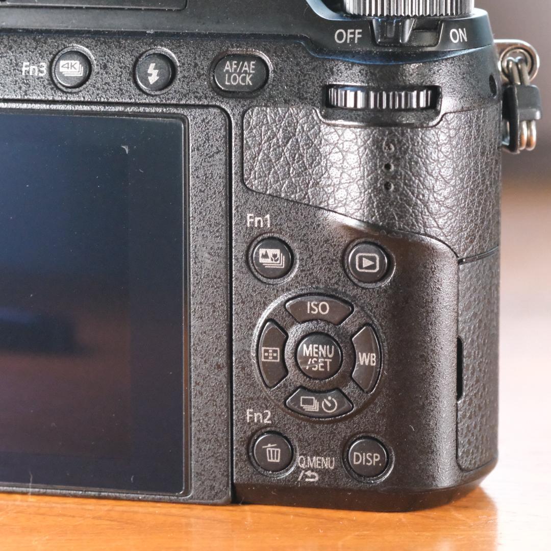 h*i様 Lumix 　DMC-GX7MK2　黒　純正グリップも！