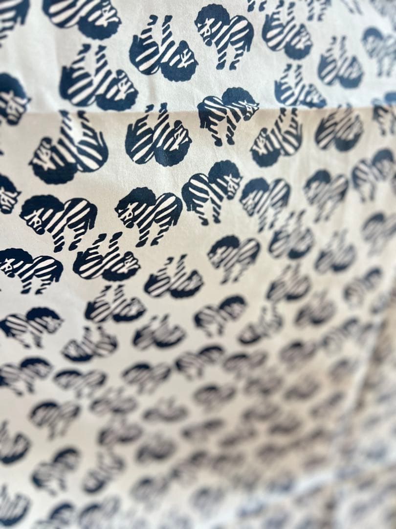 レオアトランテ　シマウマ柄　テーブルクロス