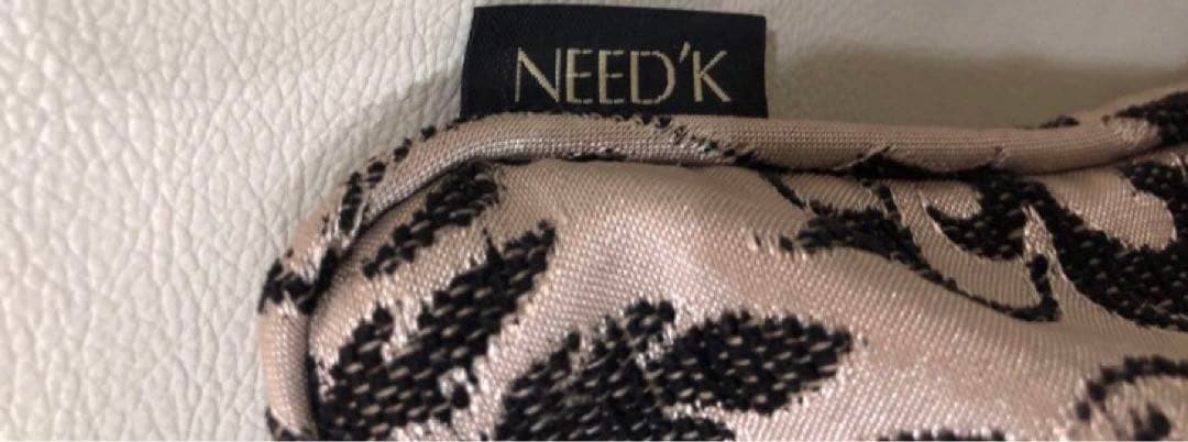 超美品　ニーディック　クッションカバー　厚手　ゴールド×黒