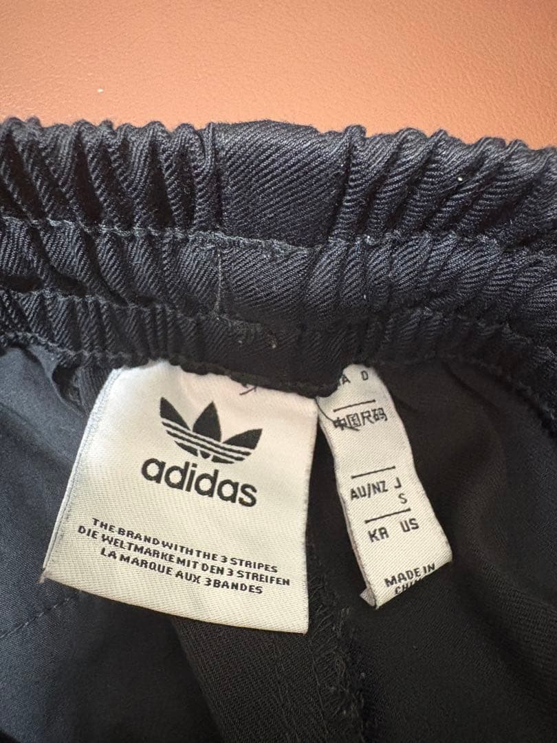 adidas ジャージパンツ 黒 白ストライプ sサイズ