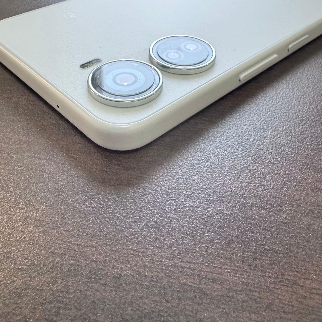 ワイモバイル Libero 5G IV A302ZT ホワイト