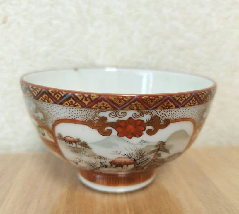 お値下げしました、九谷　人物・花鳥湯呑、煎茶碗 大日本九谷製　傷あり