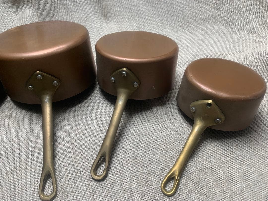 フランス アンティーク 壁掛け装飾に 軽い銅鍋５個セットコッパー 片手鍋 真鍮