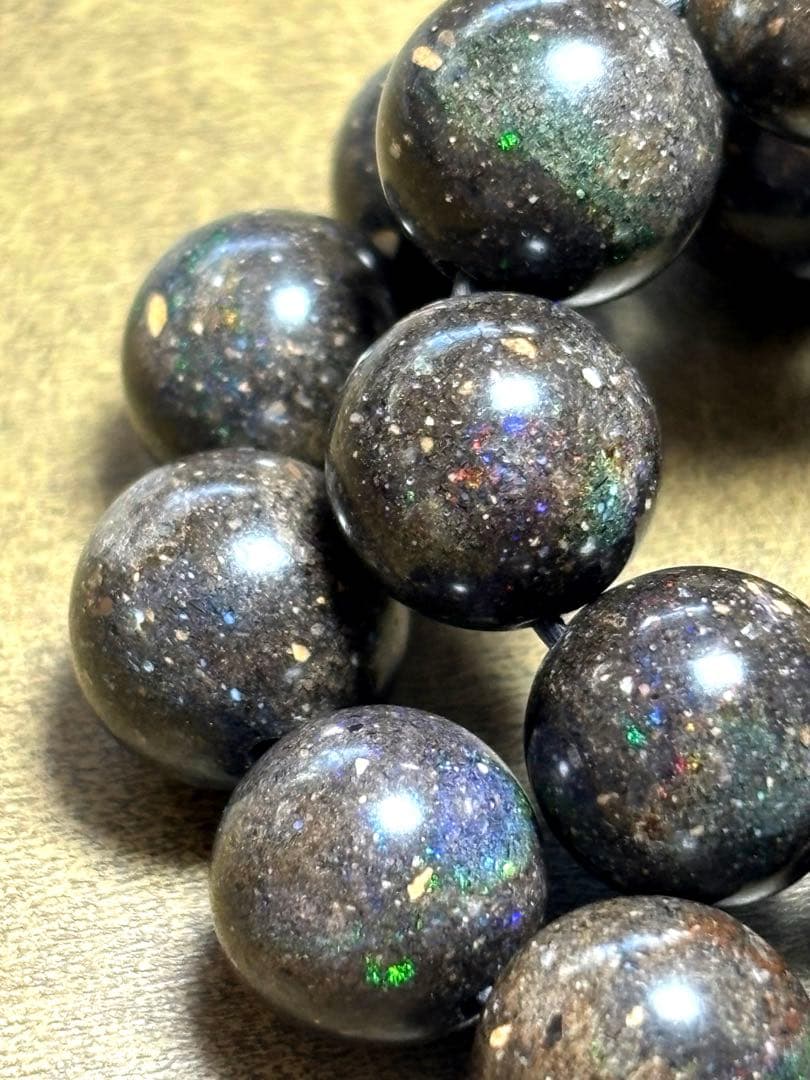 高品質！！　ブラックマトリックスオパールブレス約10.5㎜（新品）虹色遊色キラ2