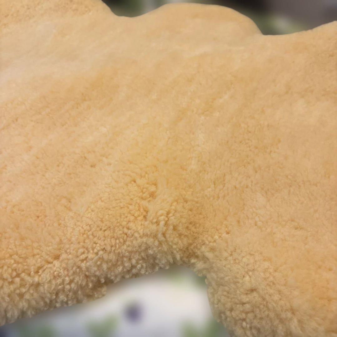 値引きします。必要な方にどうぞ！ベージュ ⚫︎ムートン二匹ものナーシングラック