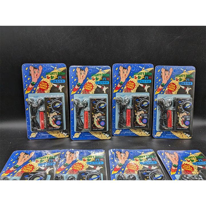 り*う様 J51 サンリオ SANRIO AMラジオ 鉄腕アトム レトロ 電池式